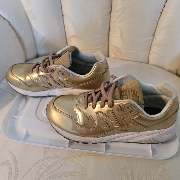 New Balance 580 Gold Precious Metal Olympic Edition Size 6.5 Retro Running Shoe - Picture 3 of 7